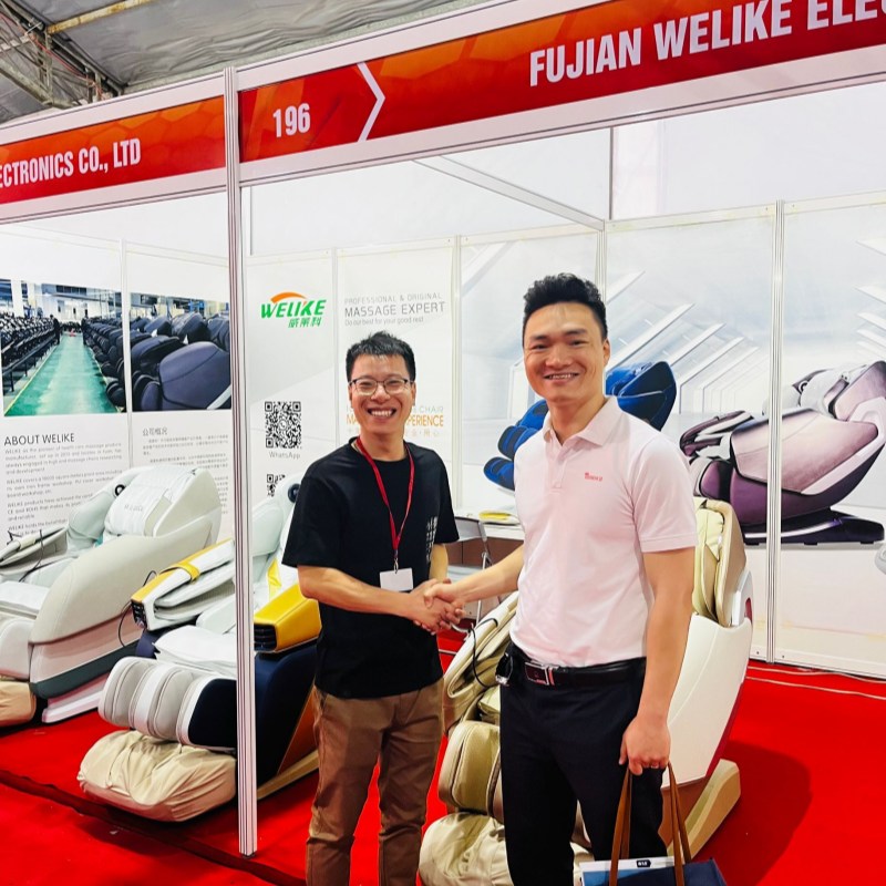 communicate with customers in exhibition